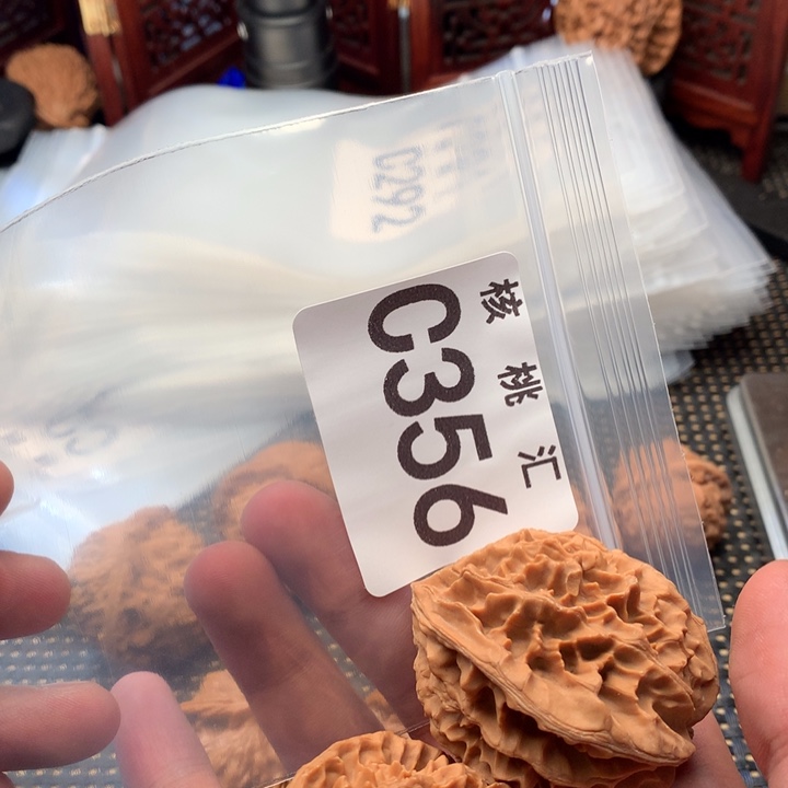 文玩核桃吊坠招财鼠