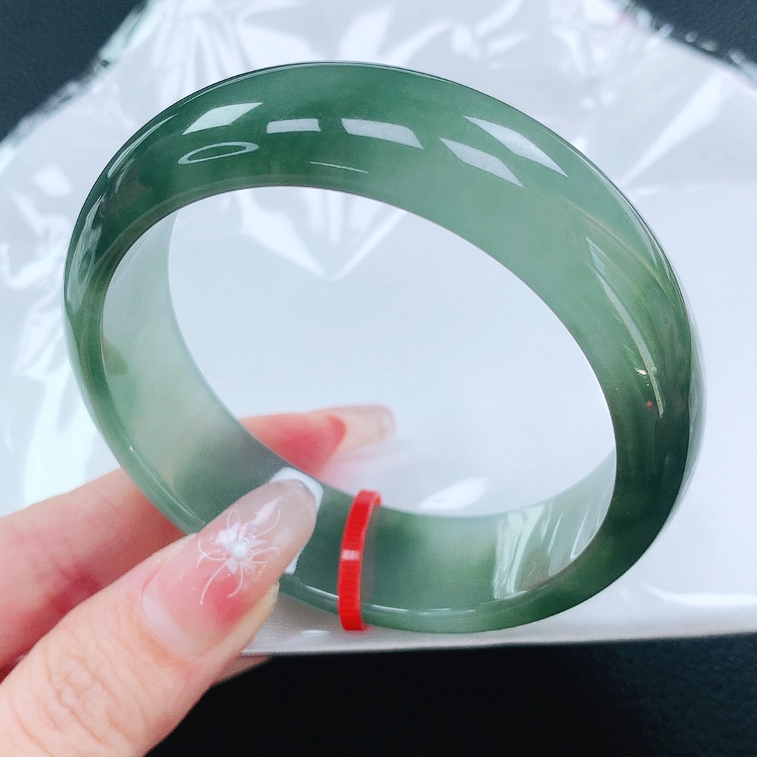 翡翠手镯未镶嵌56圈