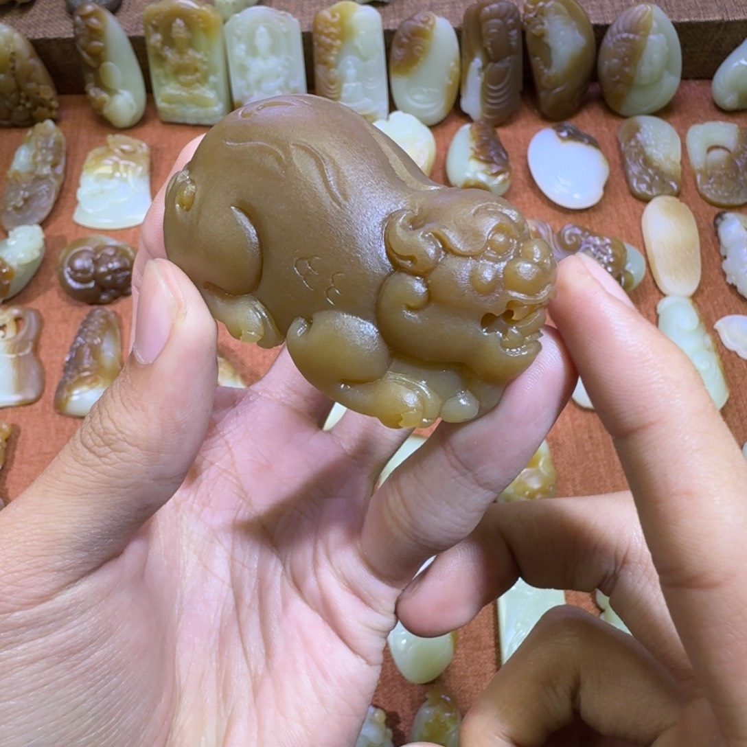 执***手和田玉未镶嵌颈饰