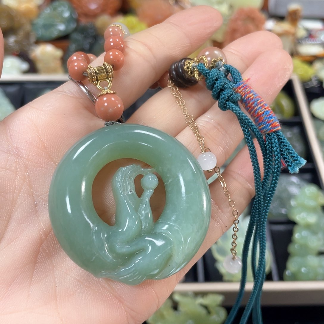 蛇纹石玉颈饰未镶嵌