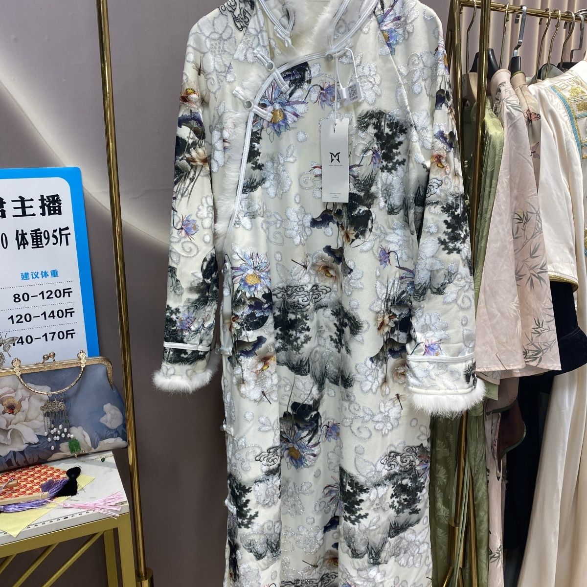 2024秋冬新款改良新中式气质高雅宽松显瘦加绒连衣裙 9836WW