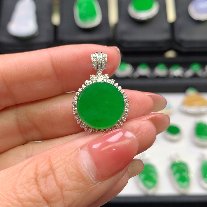 翡翠吊坠(不含链)18K金镶嵌