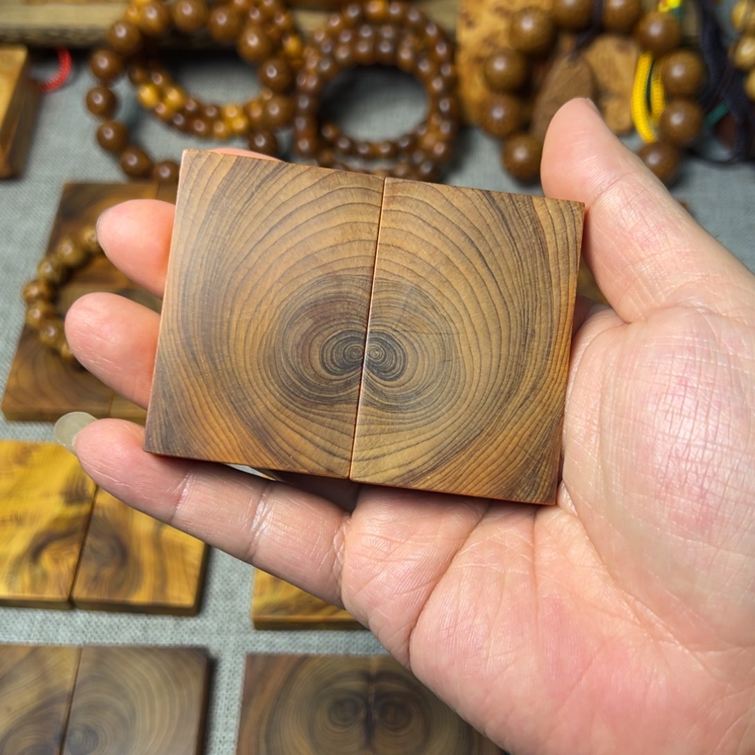 柏木（崖柏）黑油骨无事牌一对