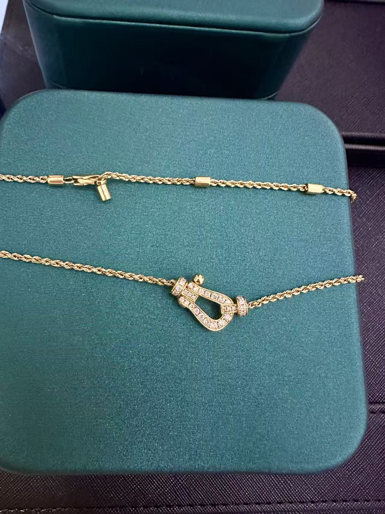 18K金钻石中号马蹄项链