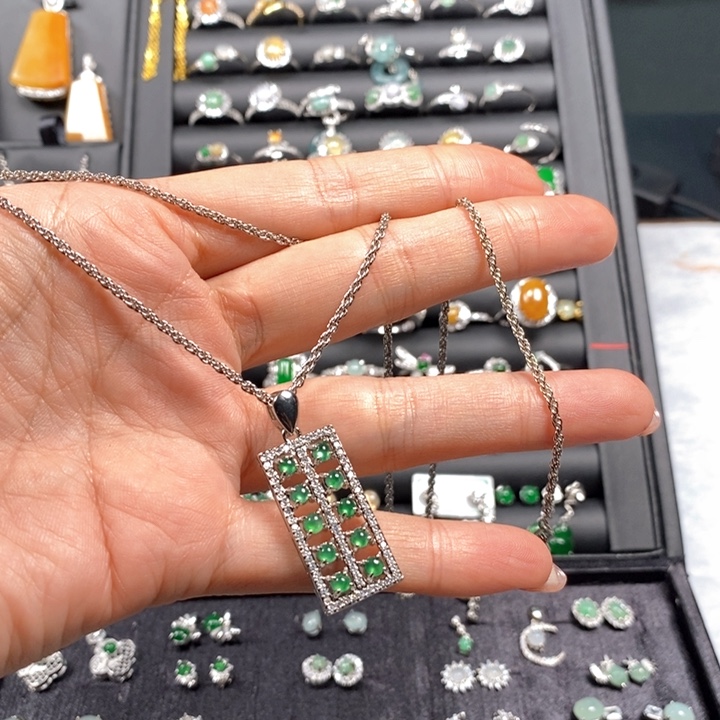 翡翠合金颈饰翡翠