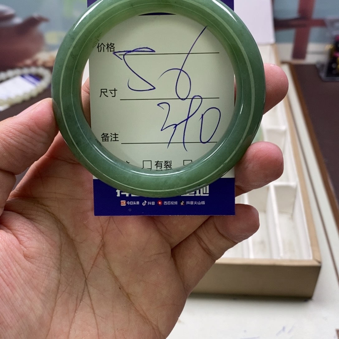 蛇纹石玉手镯未镶嵌