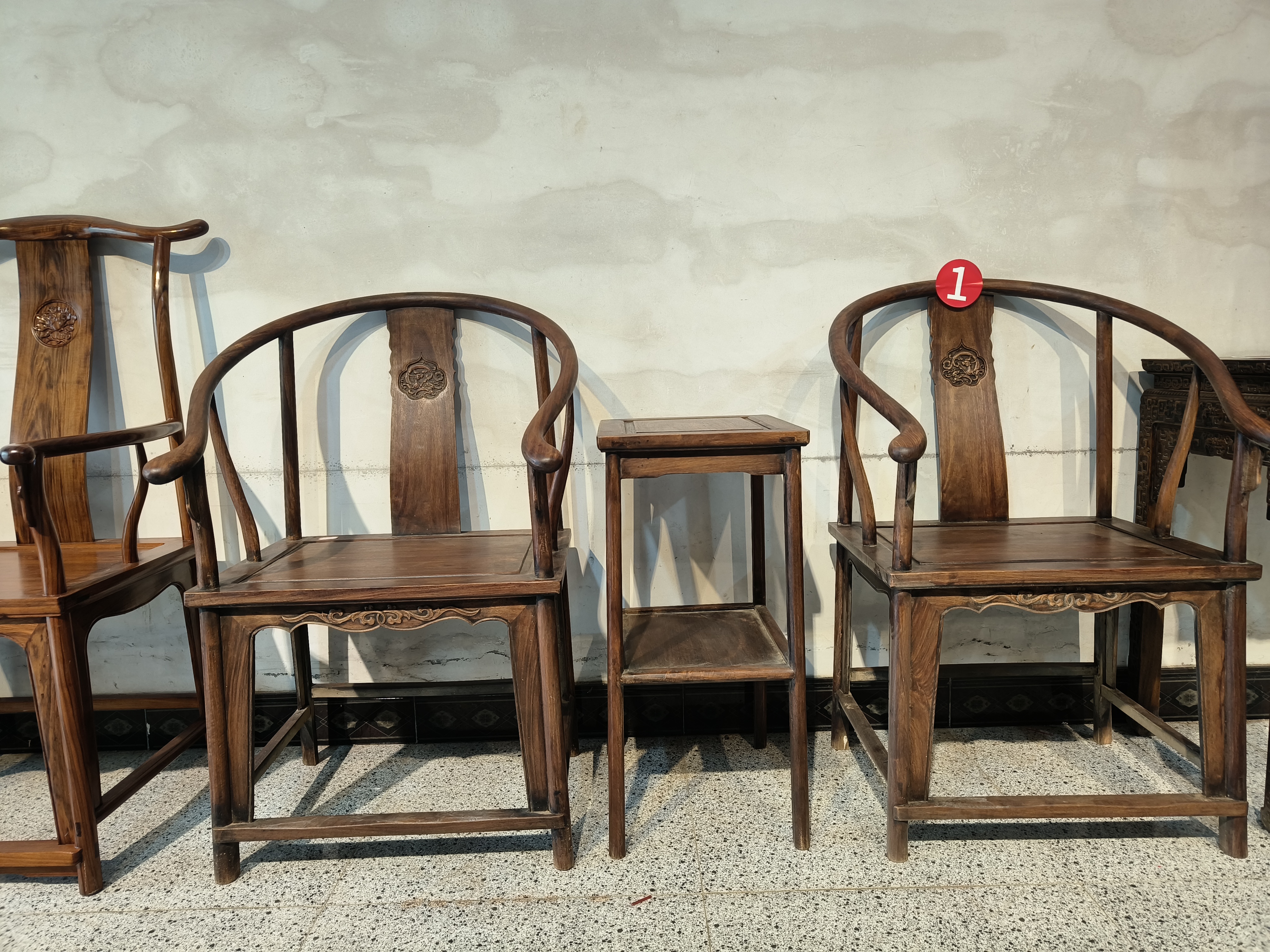 1 花梨木小圈椅   工艺品