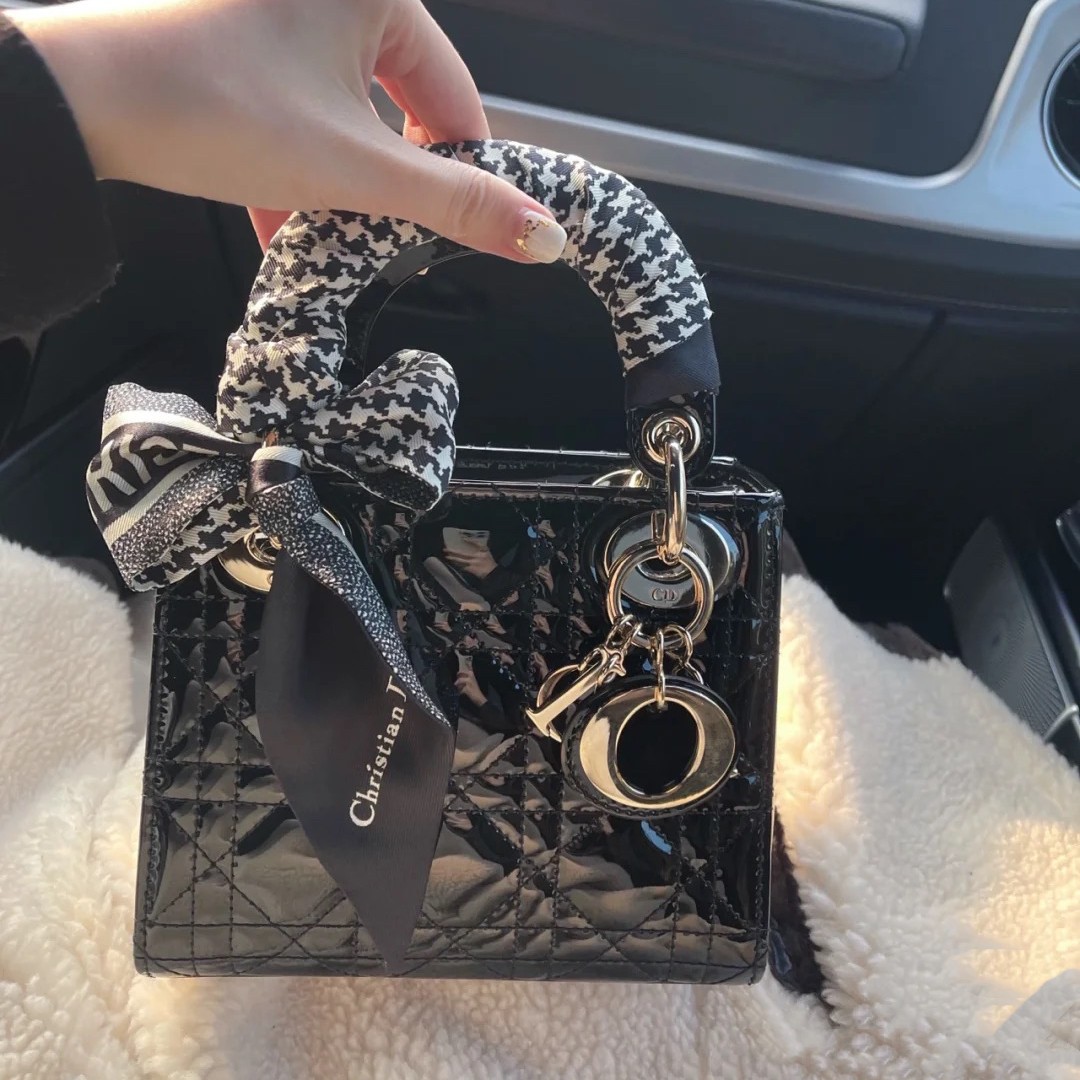 99新 DIOR/迪奥 小花6欢 Lady Dior 戴妃包 三格 黑色 漆皮 金扣