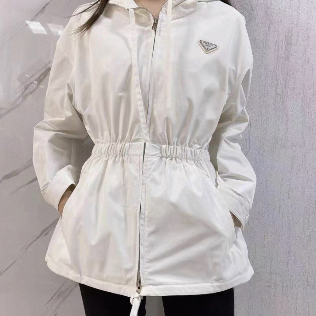 99新 Prada/普拉达 白色连帽夹克外套/38码/C01604