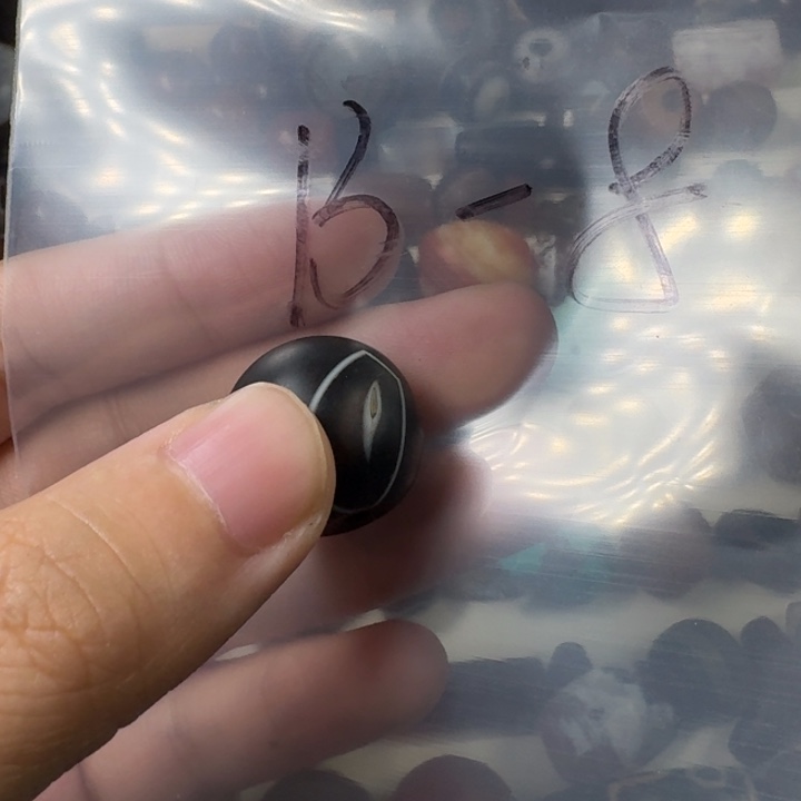 佳***馆玛瑙/玉髓玛瑙古珠（带绳子）未镶嵌