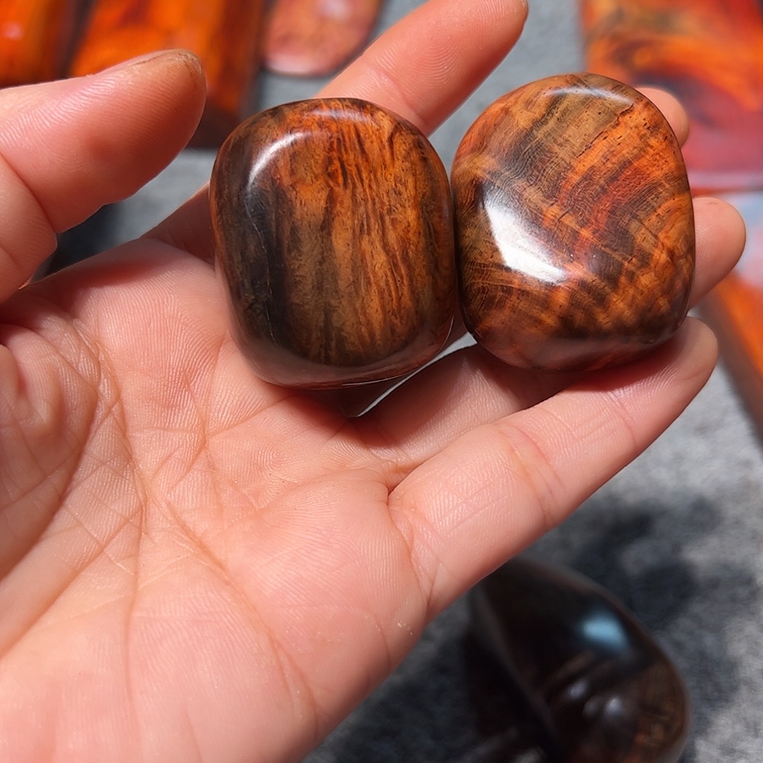 上***水交趾黄檀（大红酸枝）