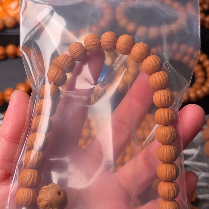 用***7猴头核桃手串QQ兔小心翼翼我