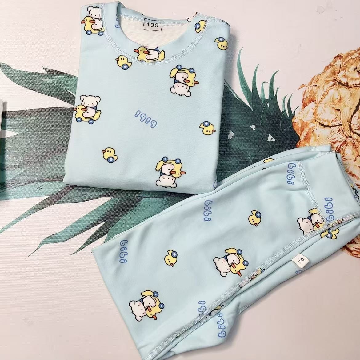 大庆仓16号款蓝底骑小黄鸭的小白儿童家居服H2412库位P2-16