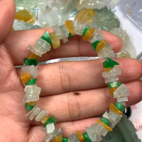 翡翠颈饰未镶嵌翡翠