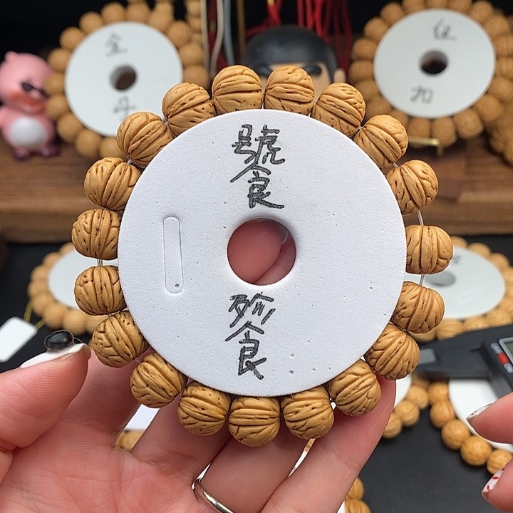 桃核手串饕餮13.5 （尺寸误差0.5之间）