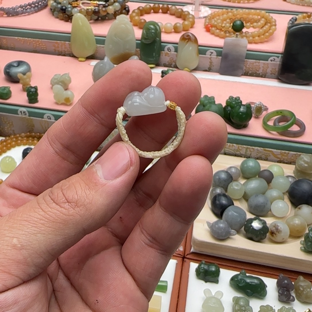 走***路和田玉未镶嵌吊坠(不含链)