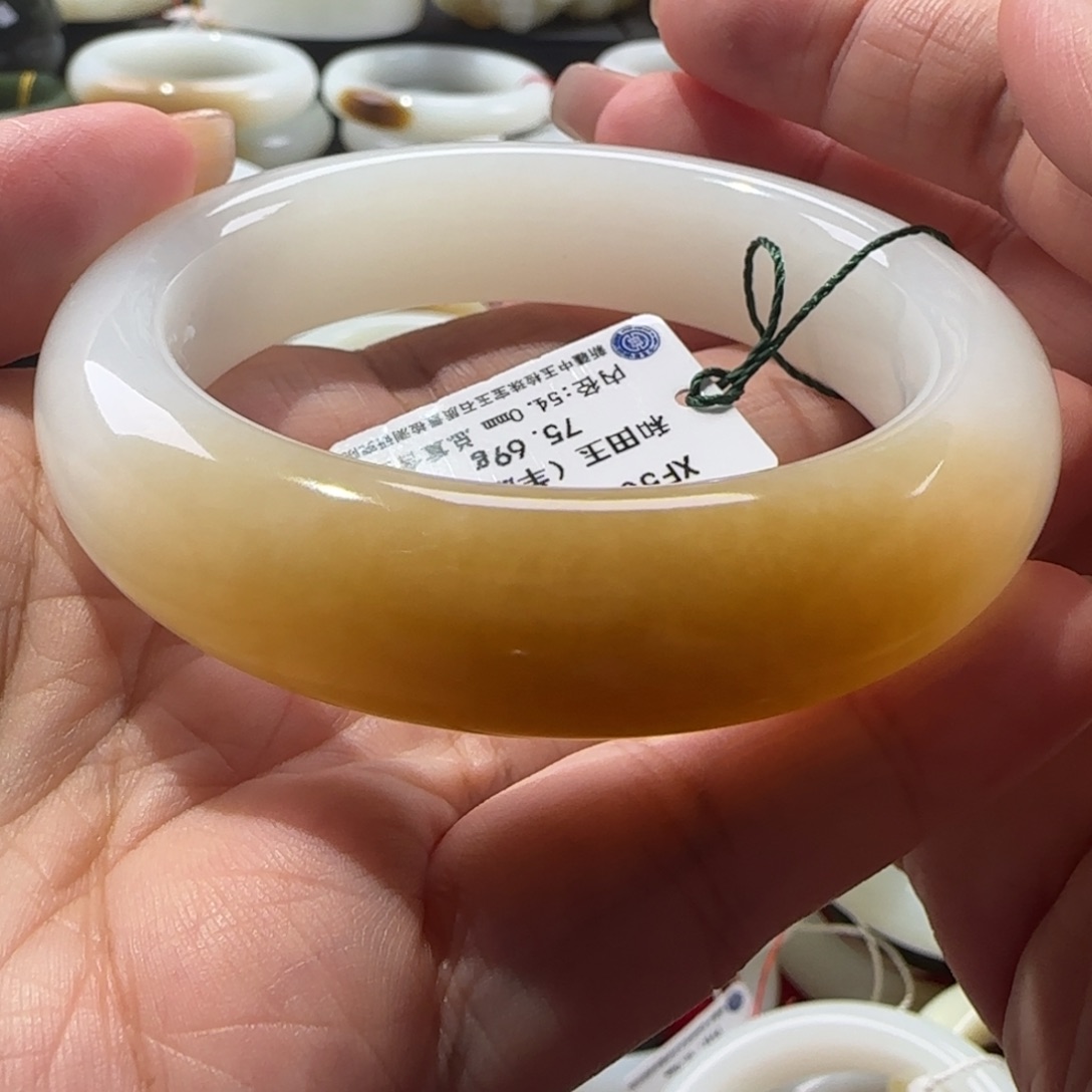 和田玉手镯未镶嵌