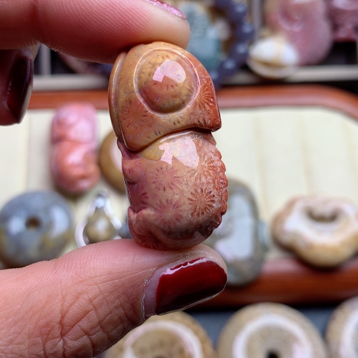 硅化珊瑚（珊瑚玉）颈饰未镶嵌