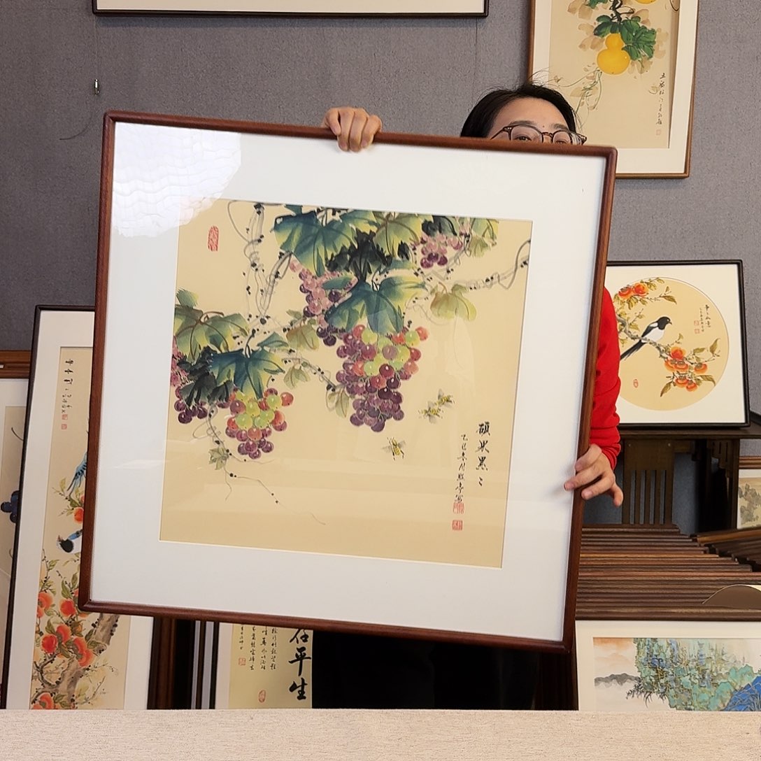 国画手绘带框尺寸： 70*70