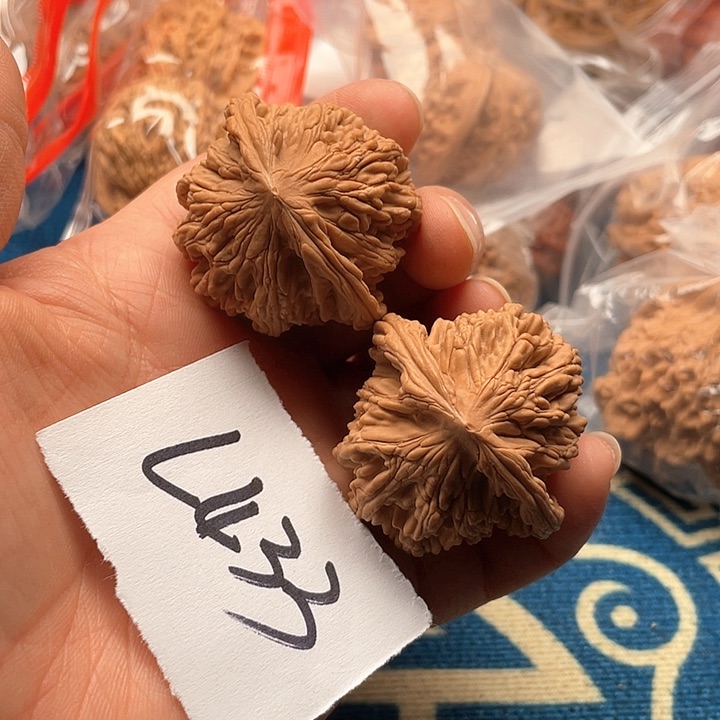 文玩核桃把件虎头