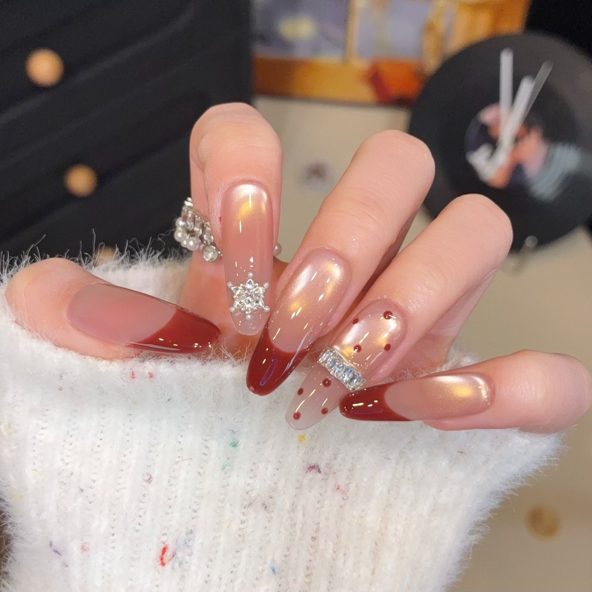 【绯雪奇遇】新年猫眼满钻渐变法式纯手工穿戴甲穿戴光疗甲显白