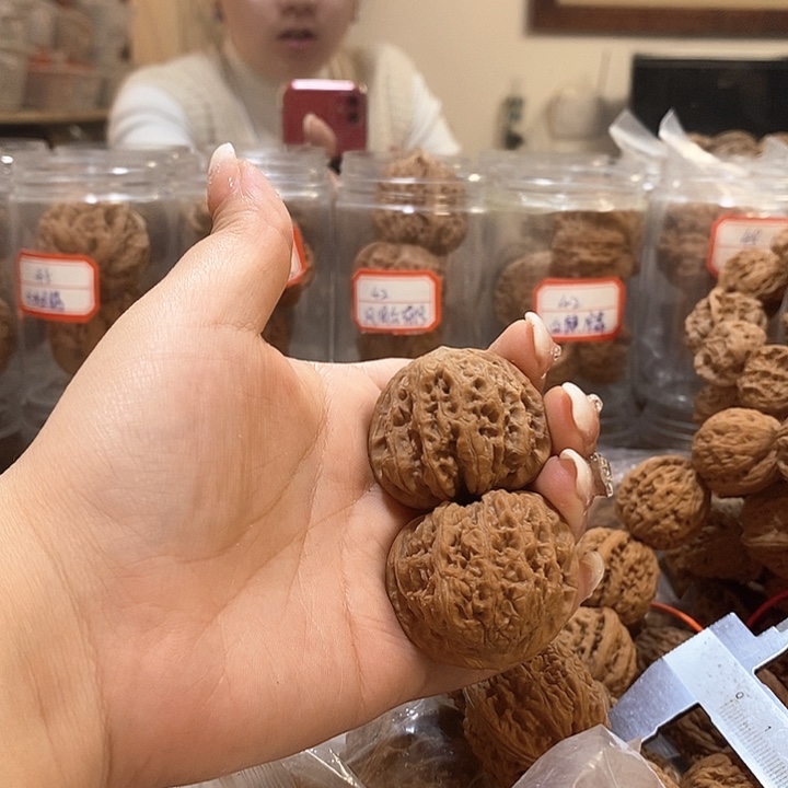 文玩核桃吊坠江**～补龙洞峪有水尖打底