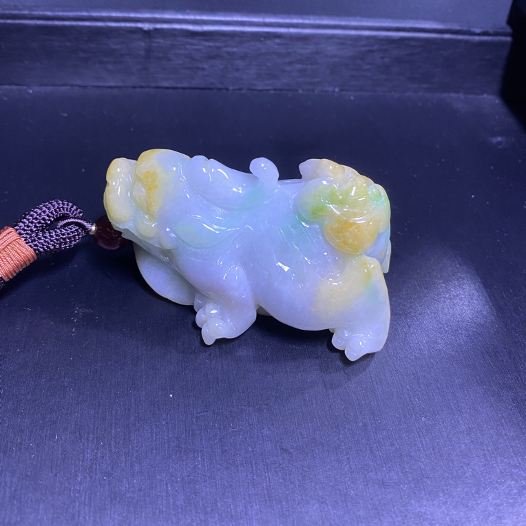 缅甸翡翠A货精雕黄加绿貔貅手把件，种老水足，尺寸75-41-38