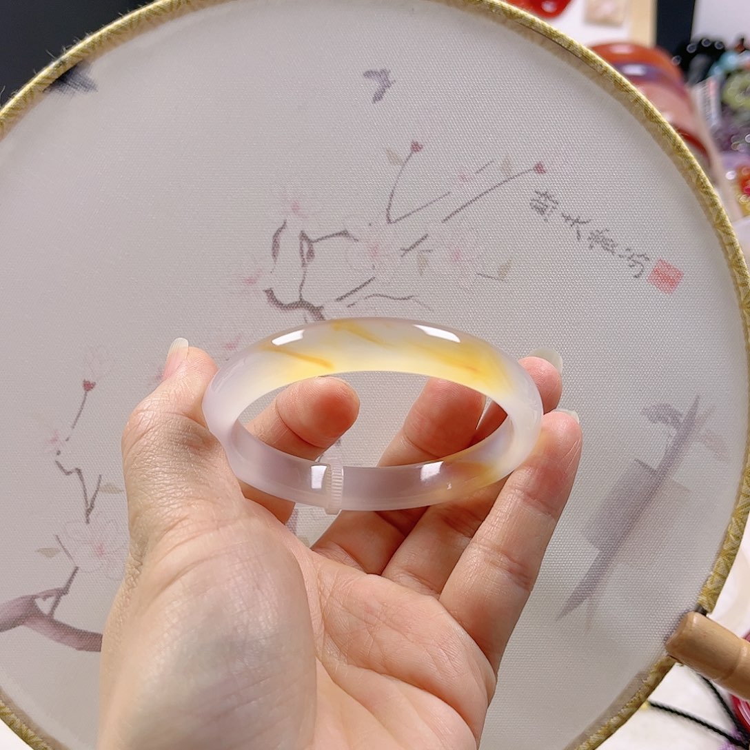 玛瑙/玉髓手镯未镶嵌祈*