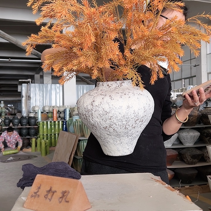 景德镇陶瓷花瓶工厂