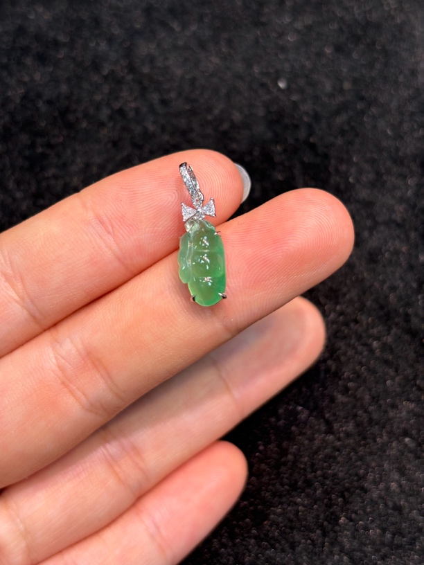 天然缅甸翡翠A货18k金饱满冰绿福豆万能扣提溜吊坠