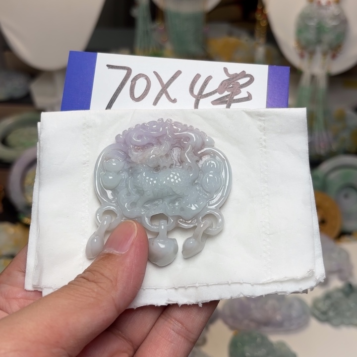 博***哼翡翠未镶嵌颈饰吊坠