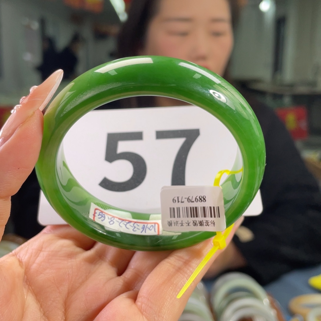 和田玉手镯未镶嵌有纹