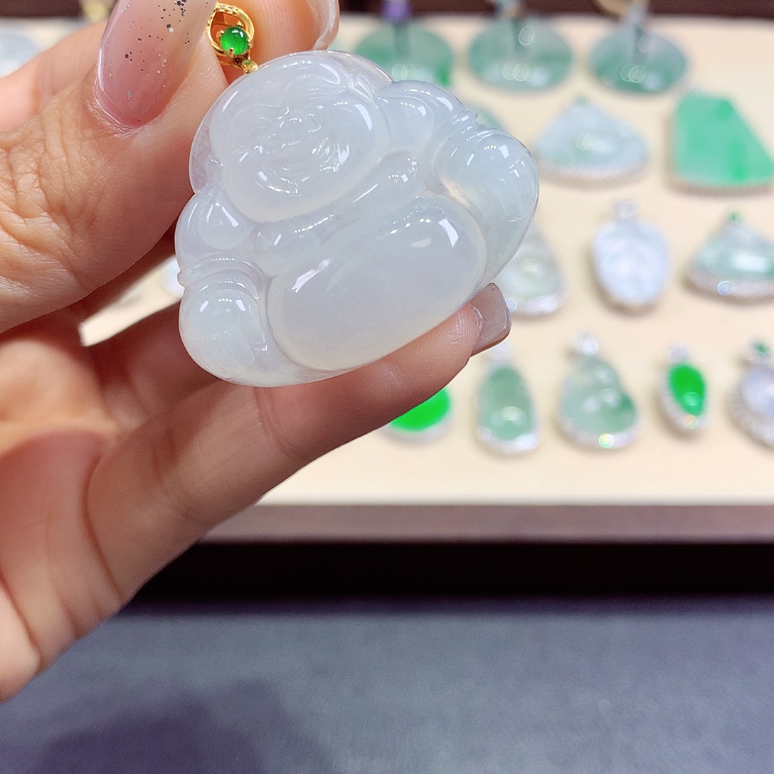 翡翠18K金镶嵌颈饰翡翠