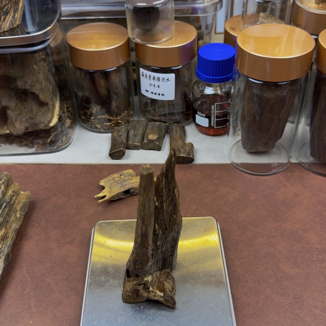 沉香碎屑沉香乌身老料26克