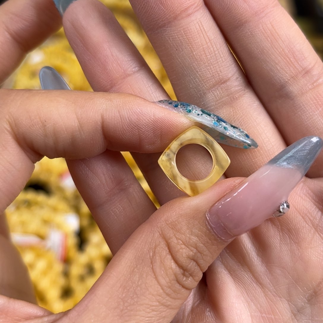 裸石琥珀未镶嵌魔*跑环