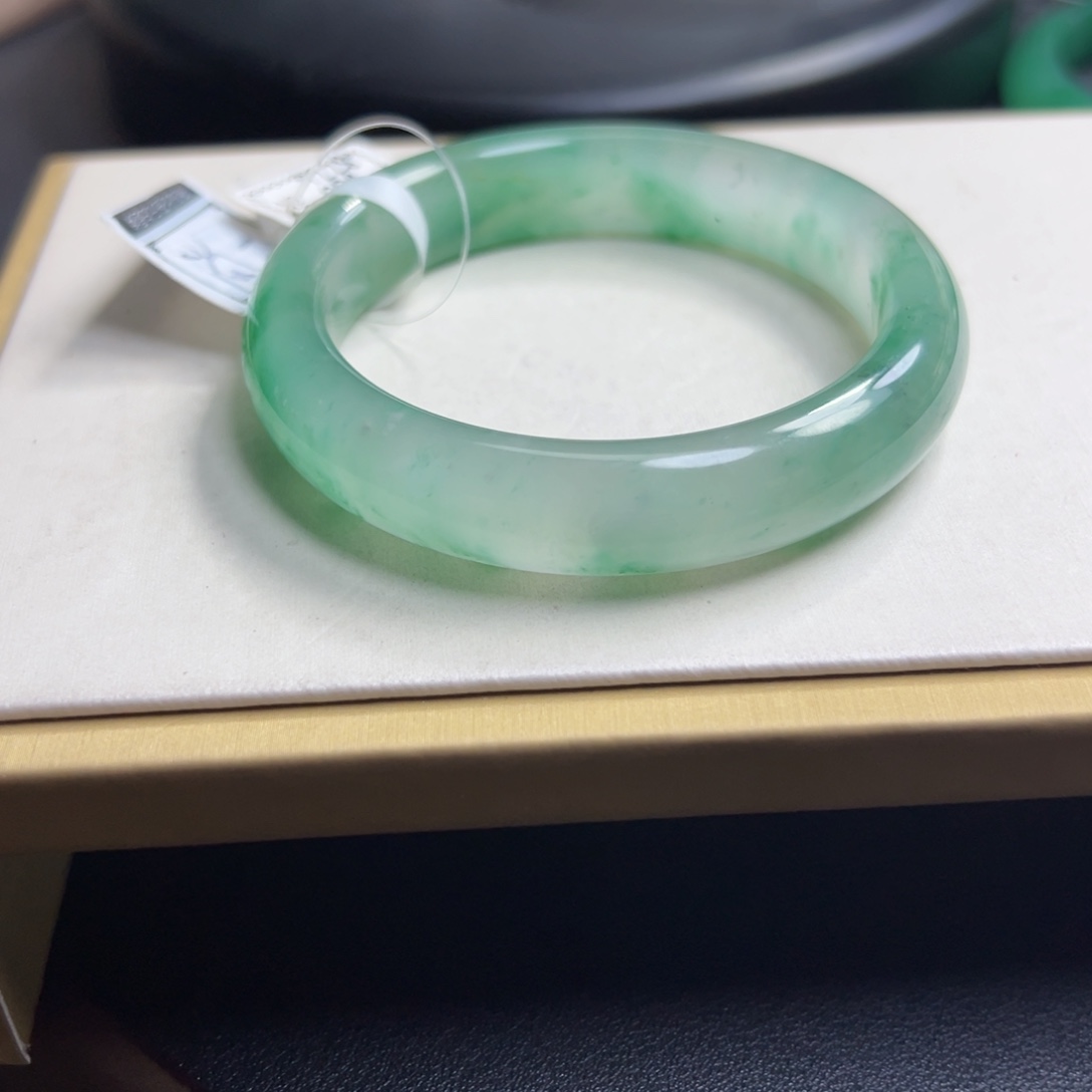 石英质玉手镯未镶嵌55.56