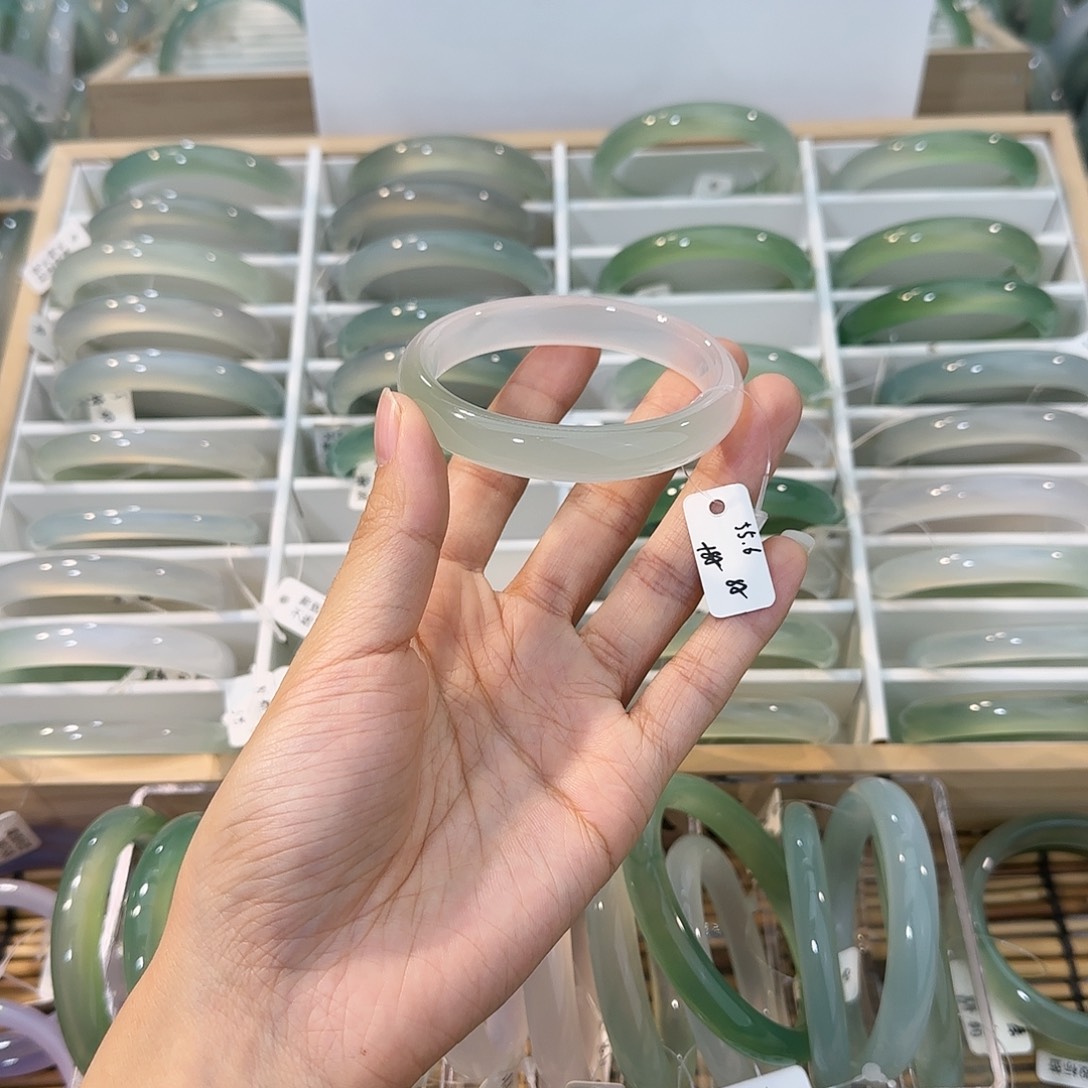 玛瑙/玉髓未镶嵌手镯圈口55.6