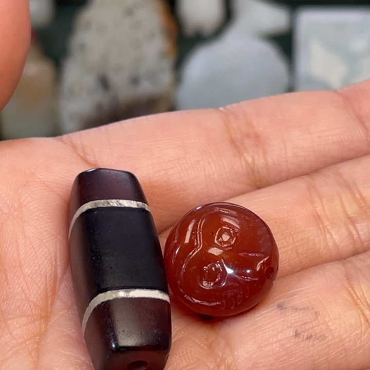 回***柔和田玉未镶嵌颈饰