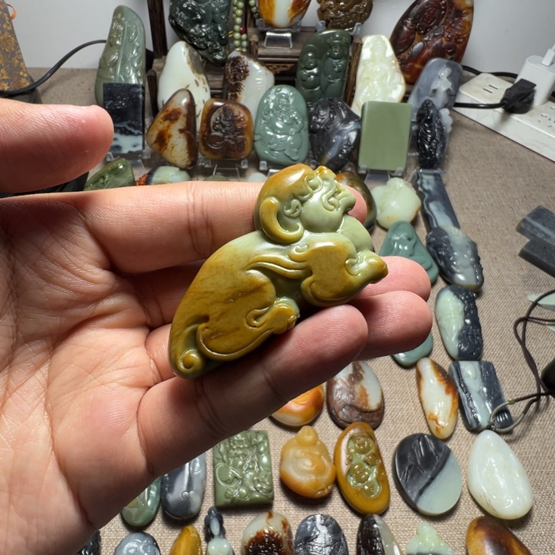 和田玉未镶嵌挂件貔貅