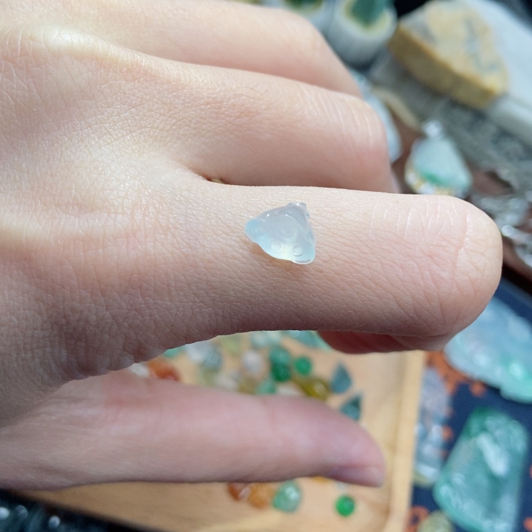 翡翠颈饰未镶嵌翡翠