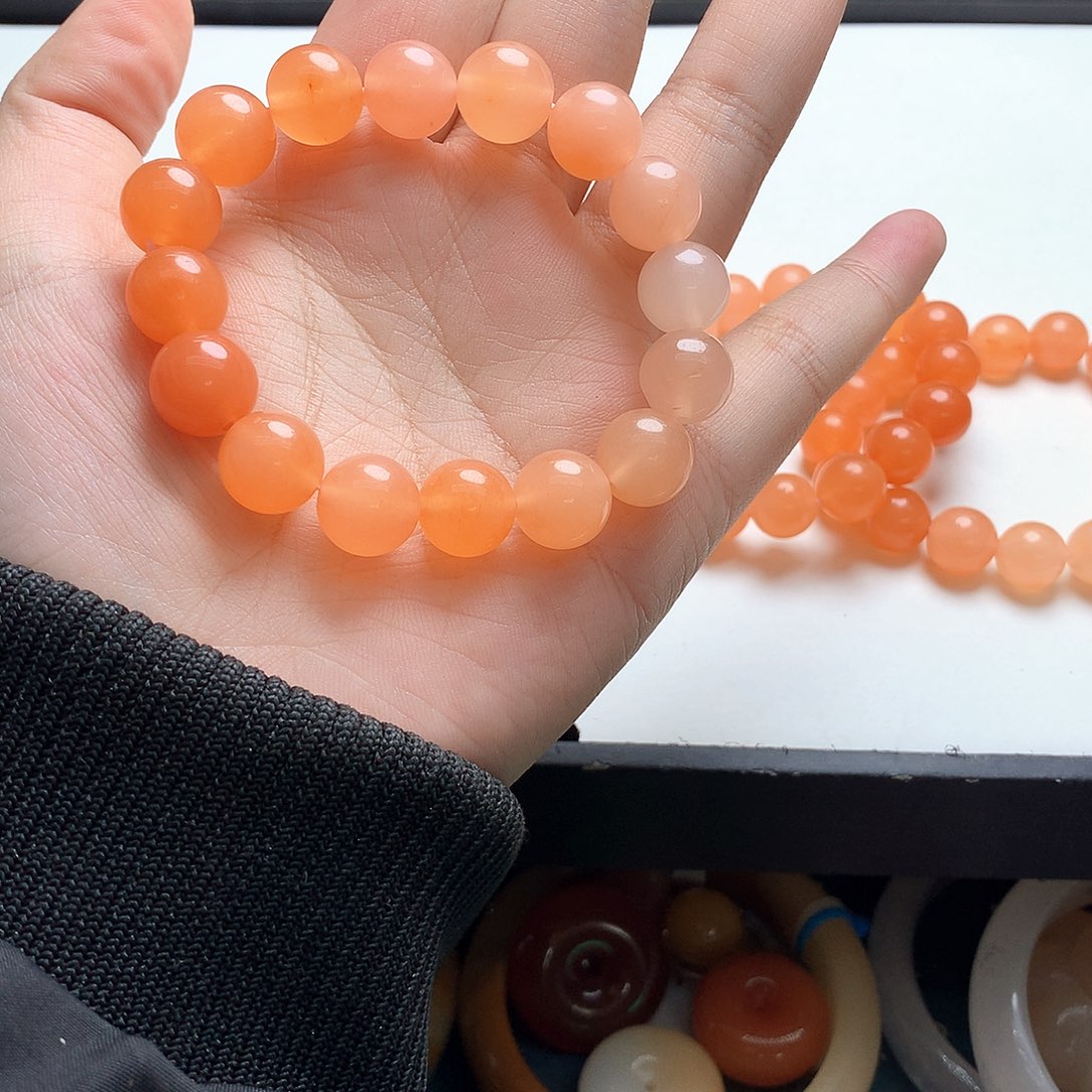 未镶嵌石英质玉（黄龙玉）手镯