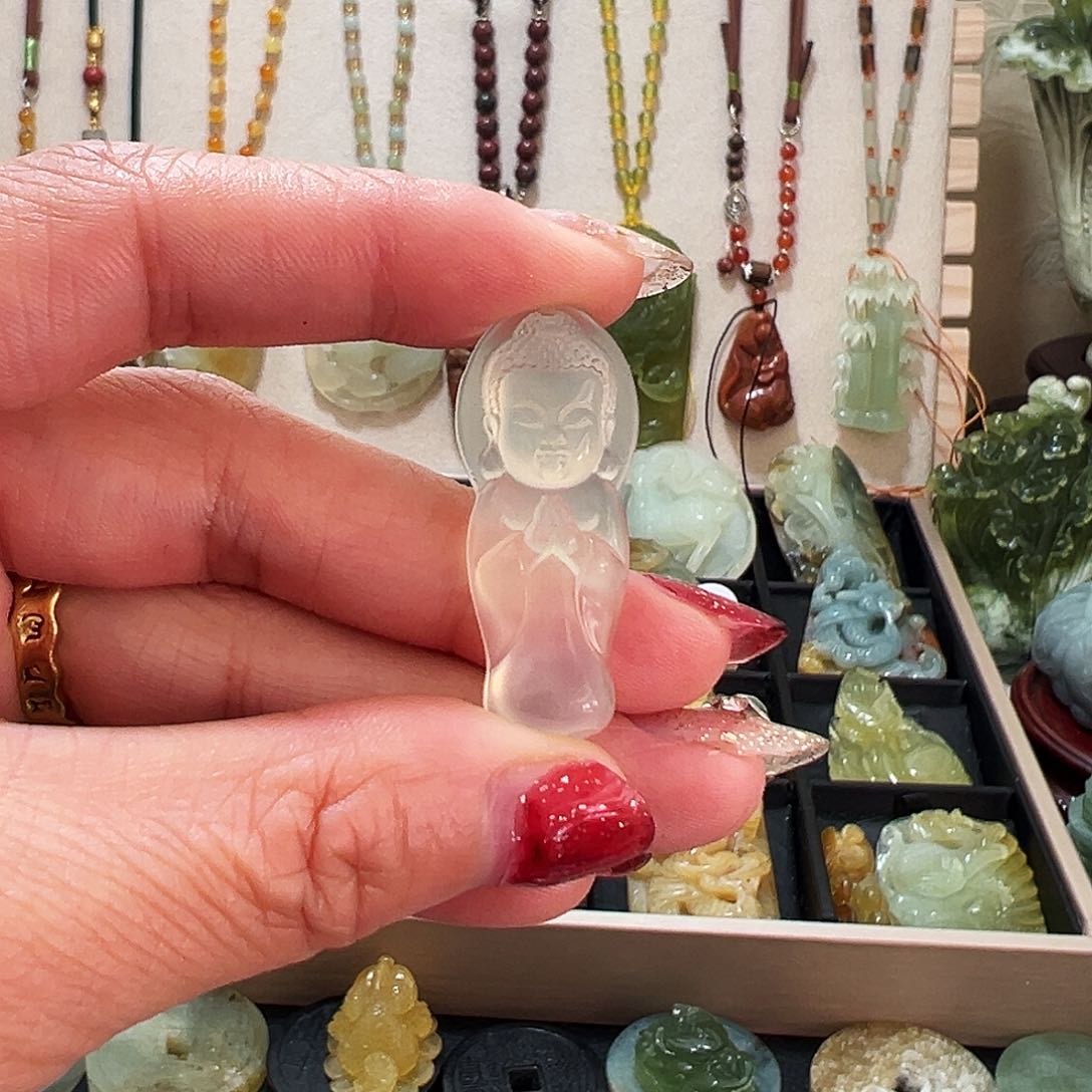 蛇纹石玉颈饰未镶嵌