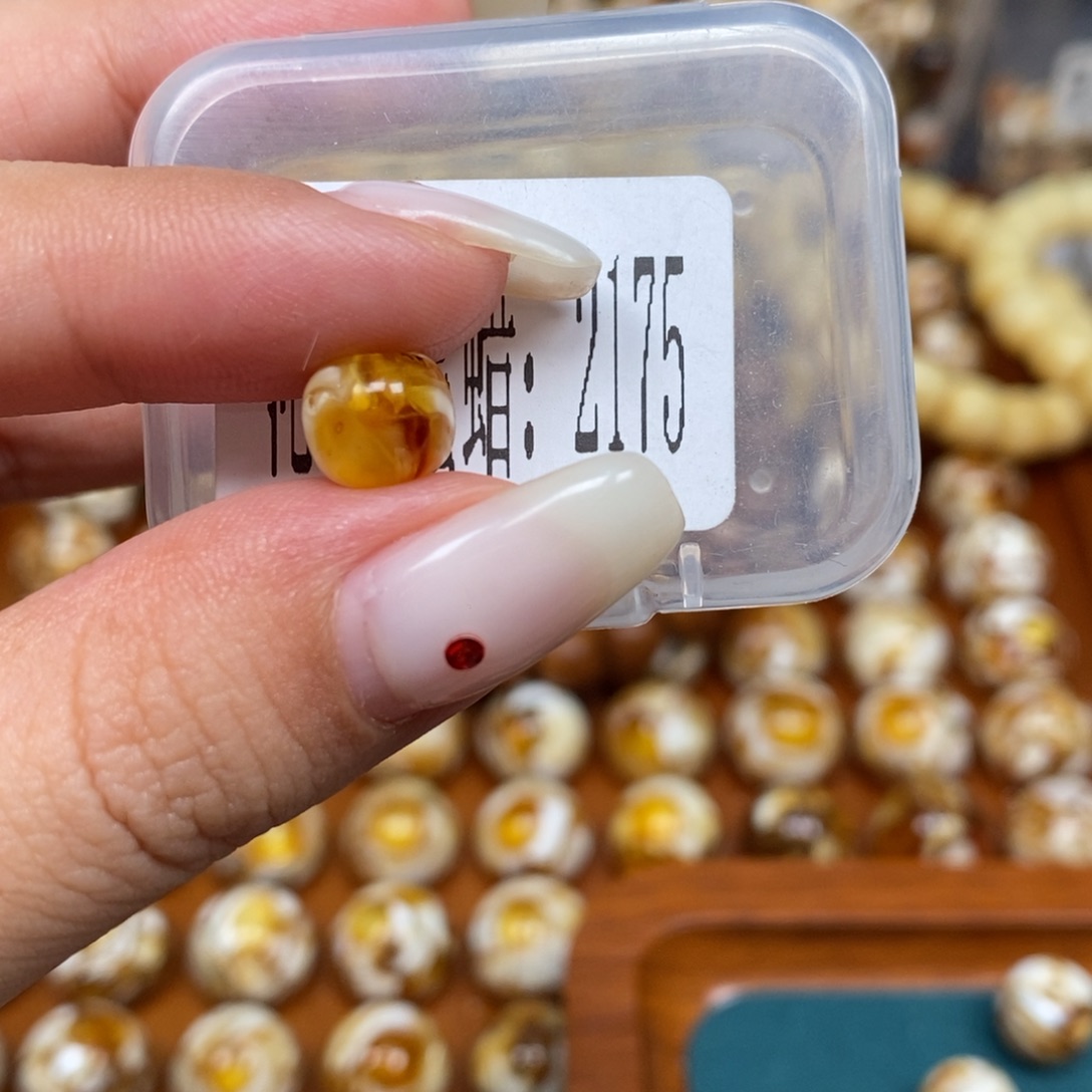 蜜蜡未镶嵌珠宝奇石2175
