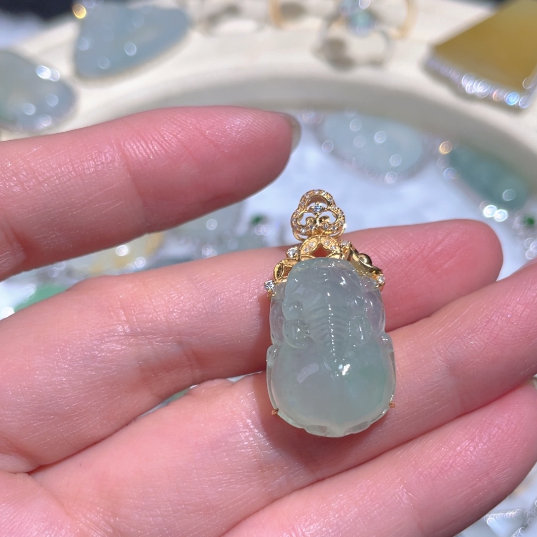 翡翠颈饰18K金镶嵌翡翠