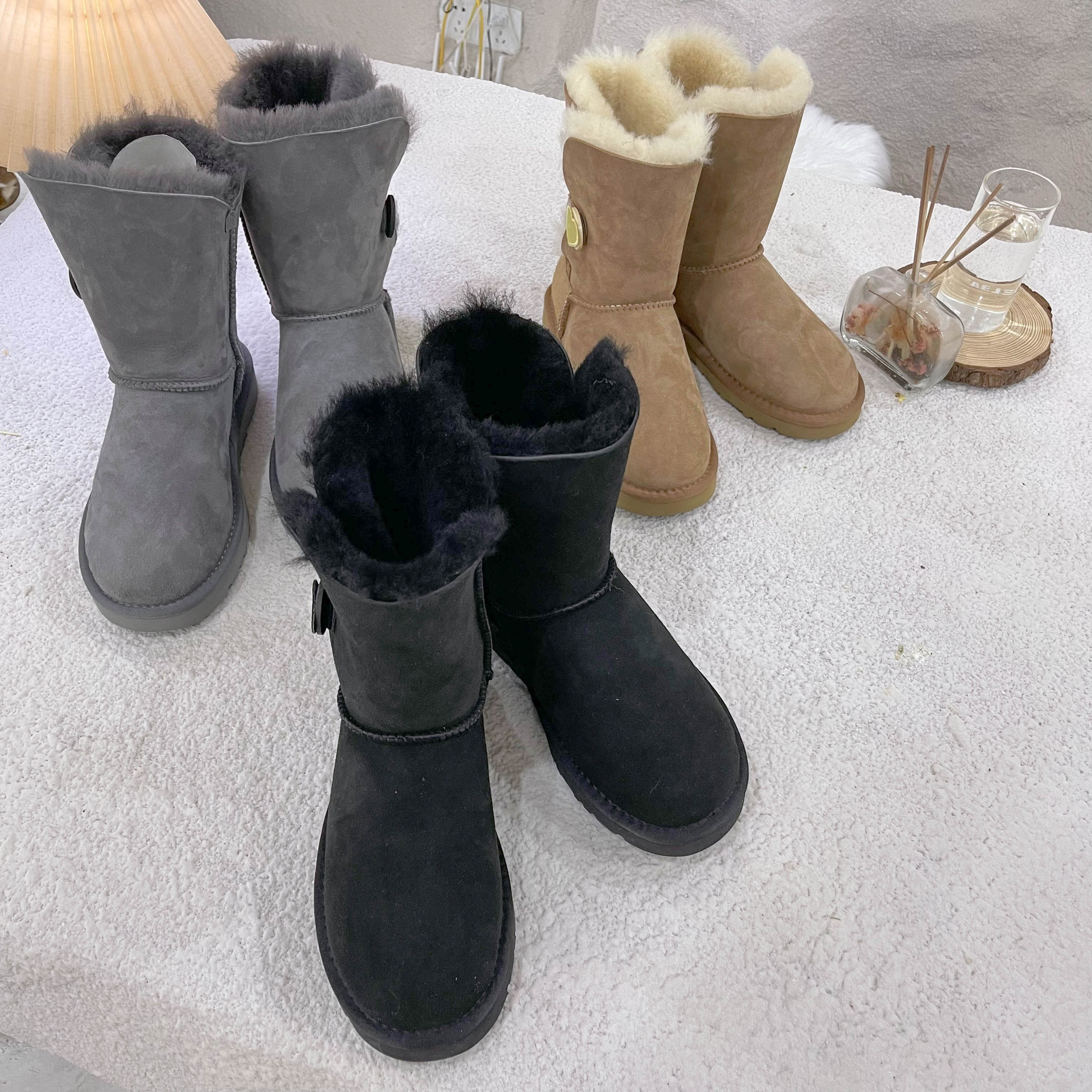 单木扣中筒雪地靴加厚保暖冬季女款棉鞋百搭