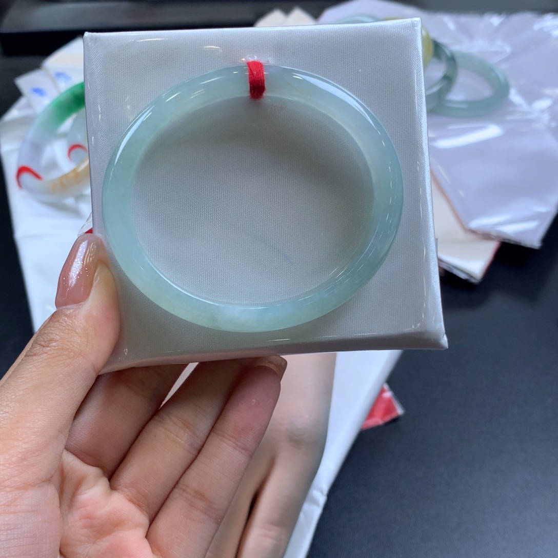 翡翠未镶嵌手镯56贵妃