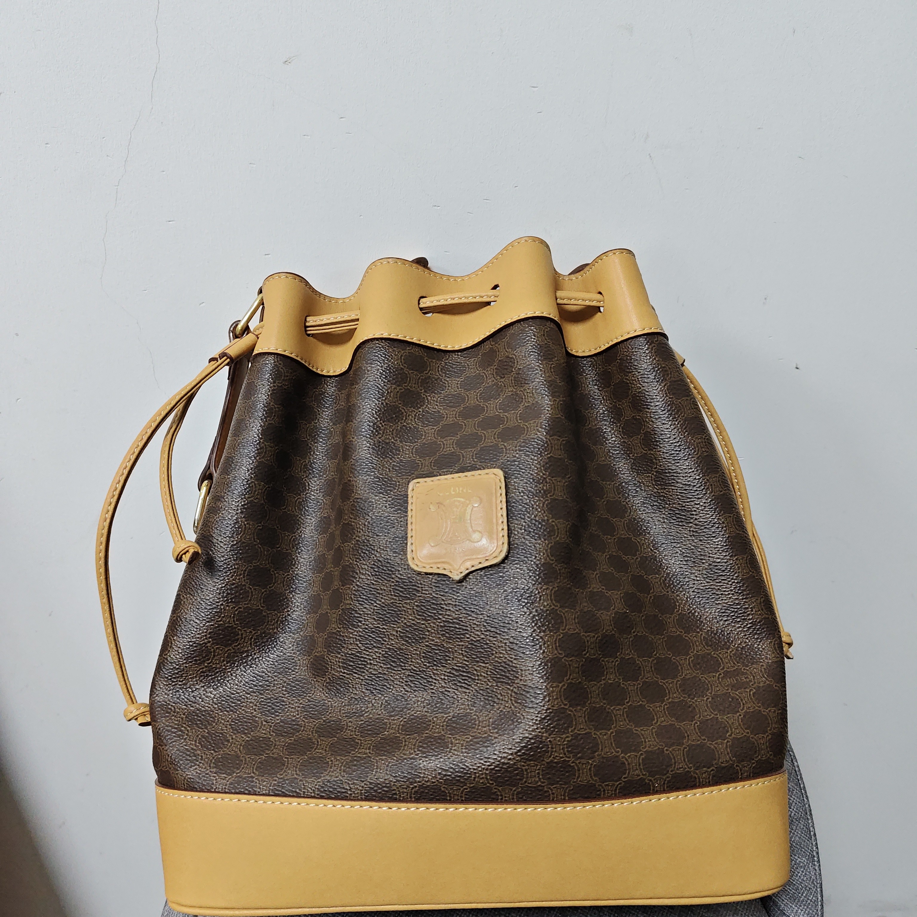 95新 Celine/思琳 G专属/思琳抽绳水桶斜挎包/27026