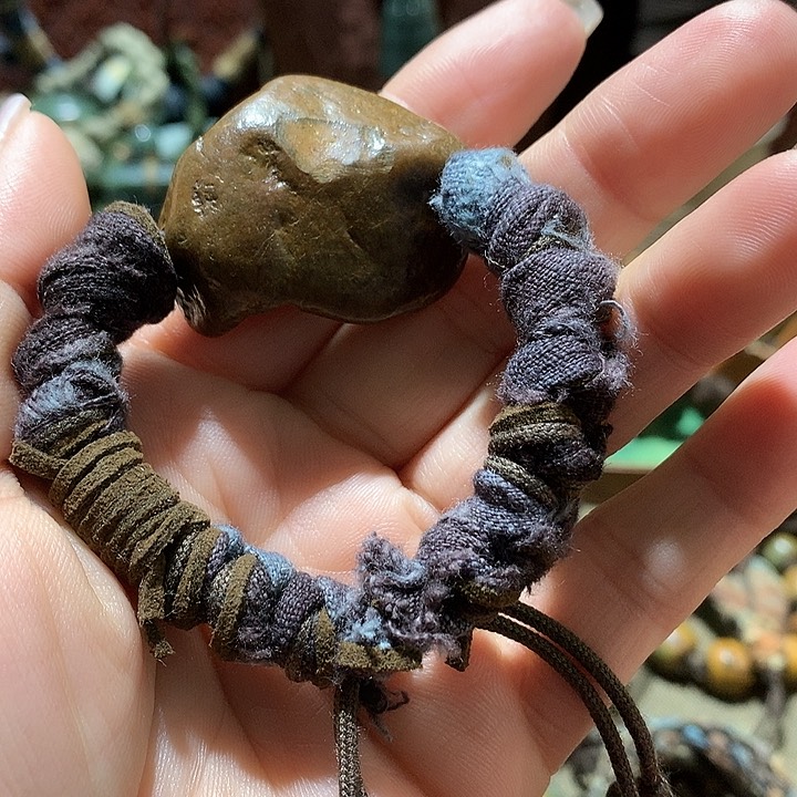 未镶嵌岫岩河磨玉（透闪石质玉）挂件