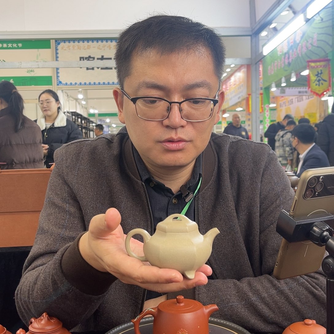 茶杯紫砂本绿三足六方  150CC