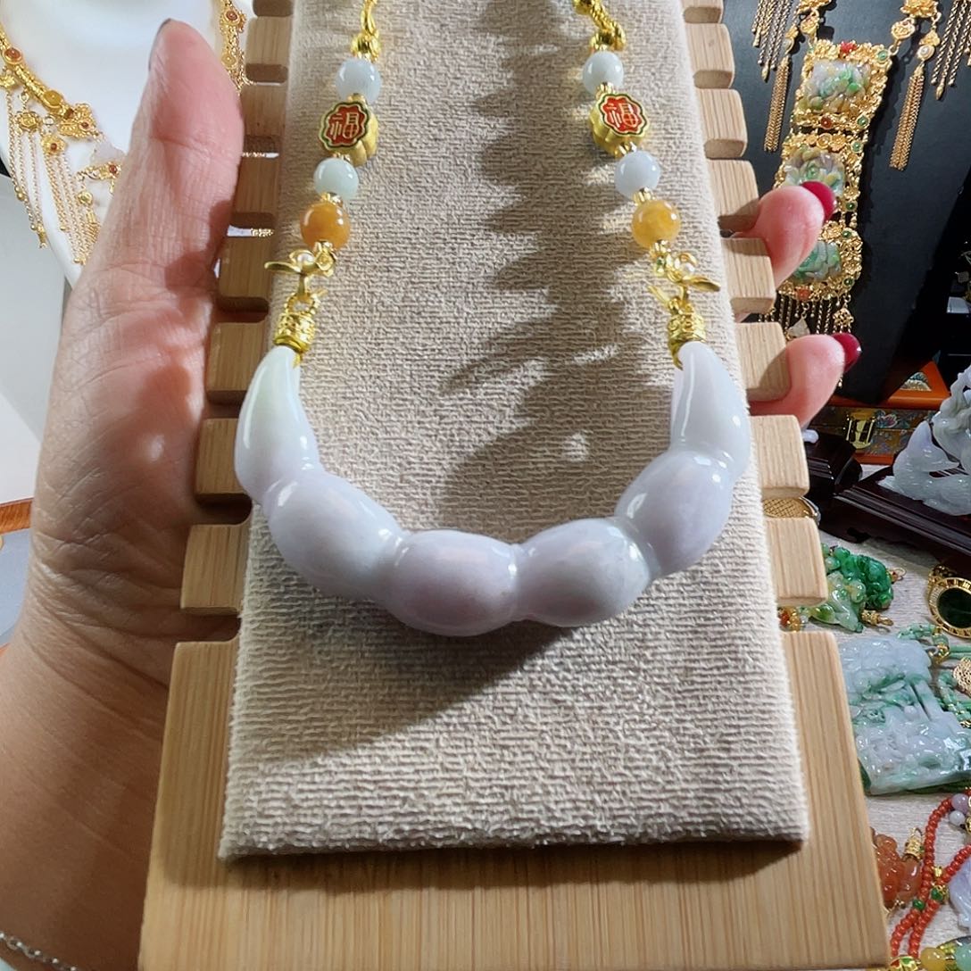 翡翠颈饰未镶嵌大，